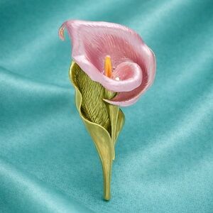 Pink Calla Lily Flower Brooch – Elegant Botanical Pin